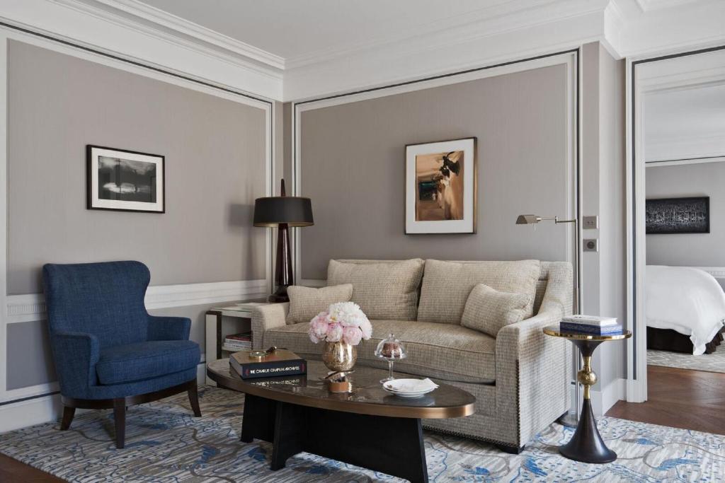 Deluxe Suite - Image 1