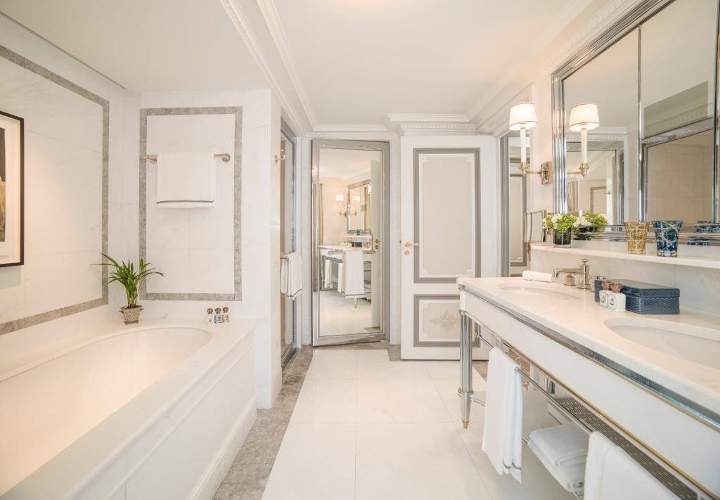 Premier Suite - Image 5