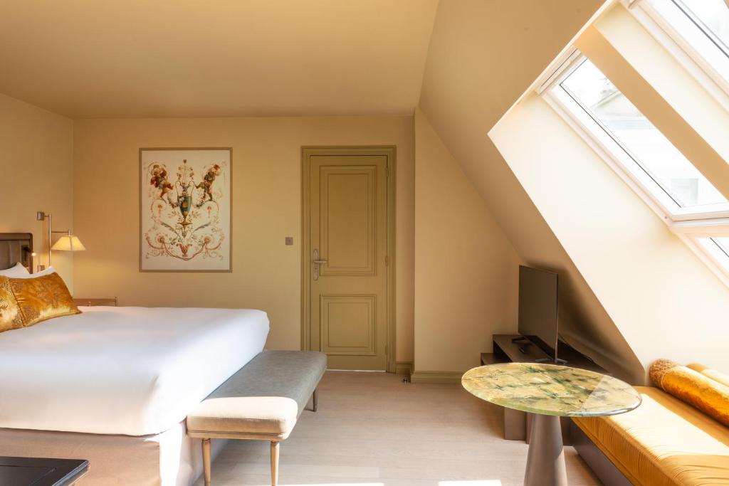 Deluxe Room - Image 3