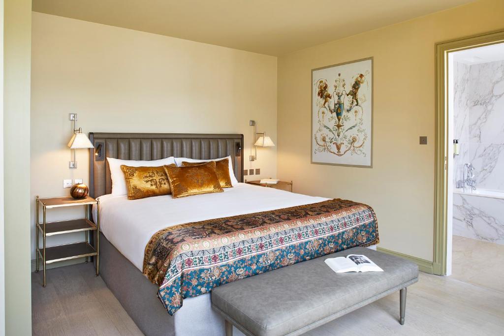Deluxe Room - Image 1