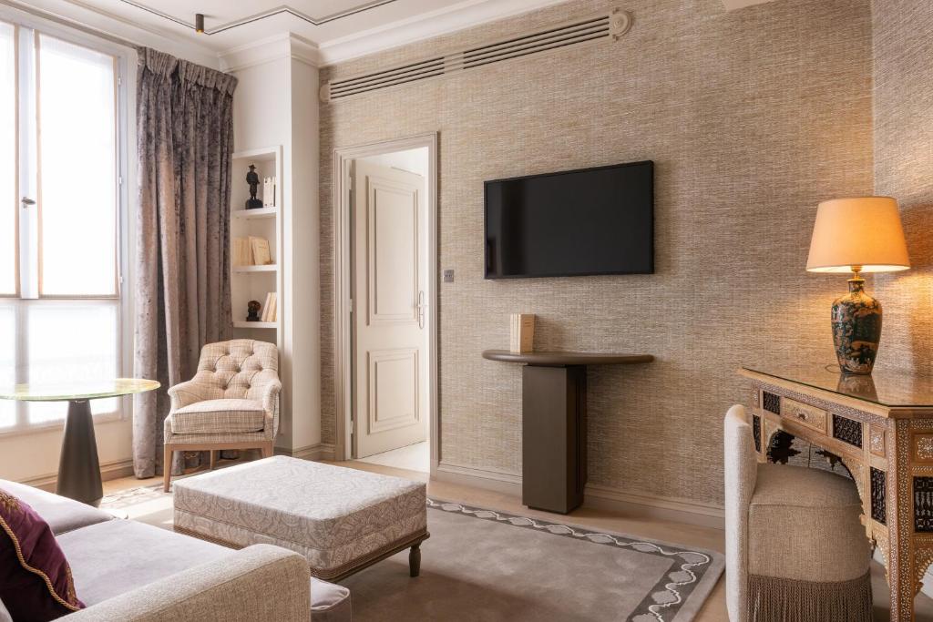 Deluxe Suite - Image 2