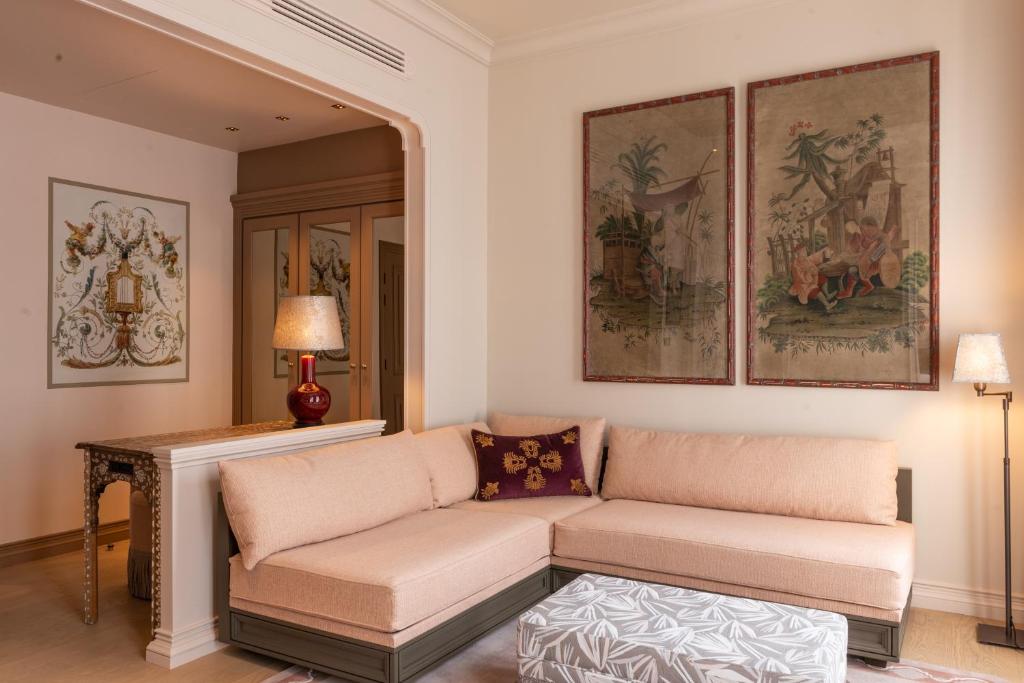 Deluxe Suite - Image 1