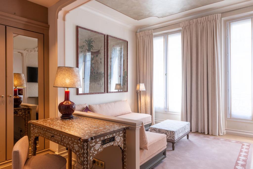 Deluxe Suite - Image 4