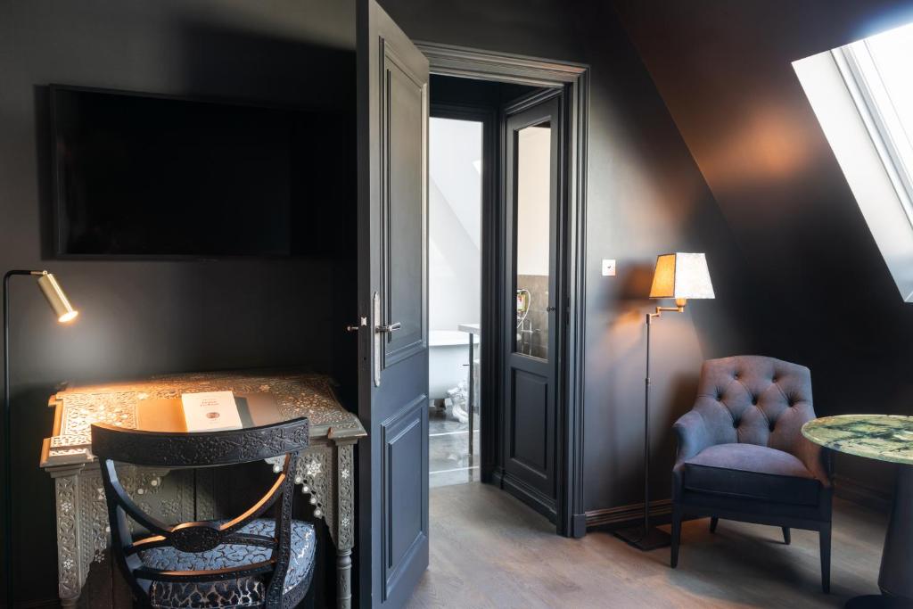 Double Room - Image 2