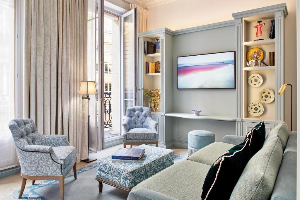 Junior Suite with Balcony - Image 10