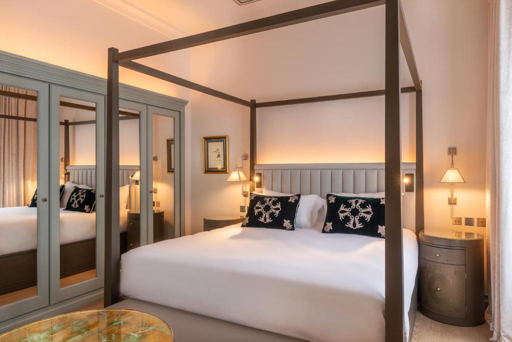 Junior Suite with Balcony - Image 3