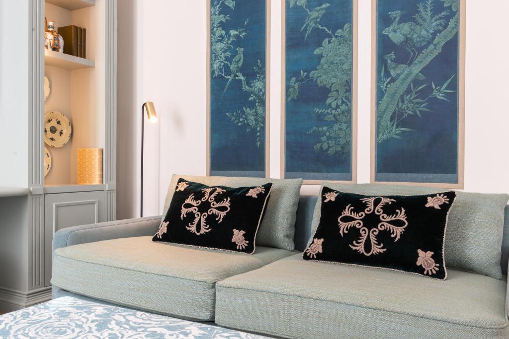 Junior Suite with Balcony - Image 4