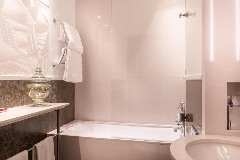 Standard Suite - Image 3