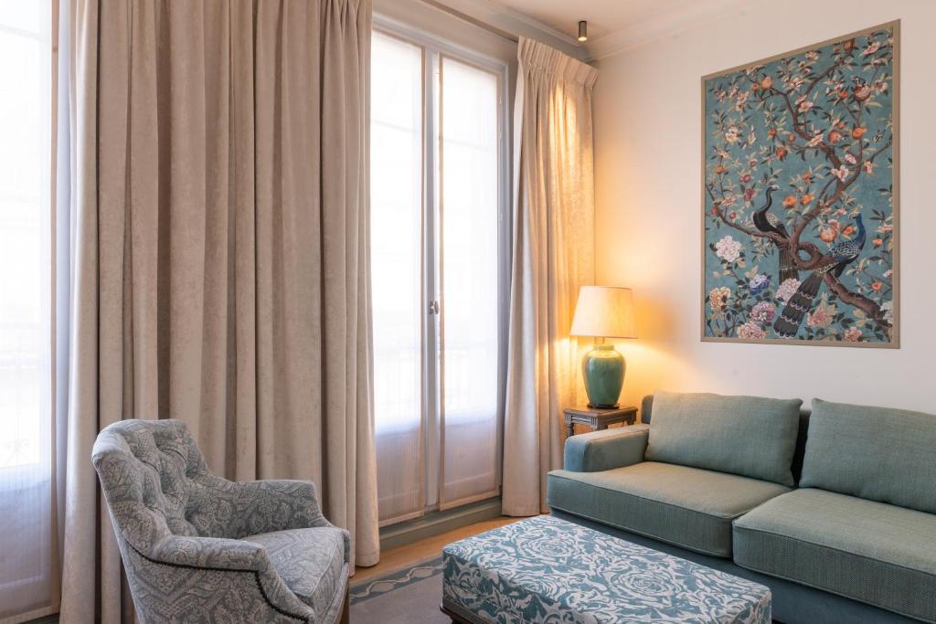 Suite with Balcony - Image 4