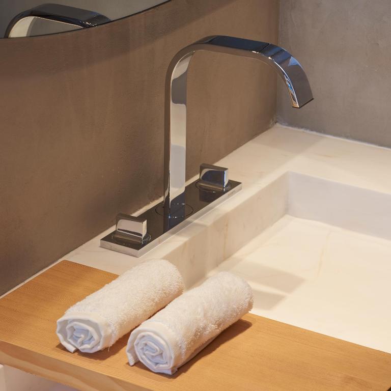 Classic Double Room - Image 5