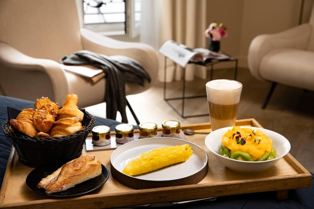 Deluxe Double Room - Image 2