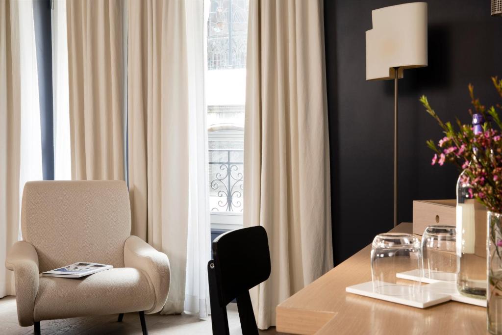 Deluxe Double Room - Image 3