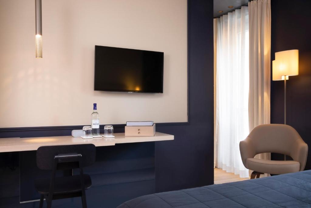 Superior Double Room - Image 6