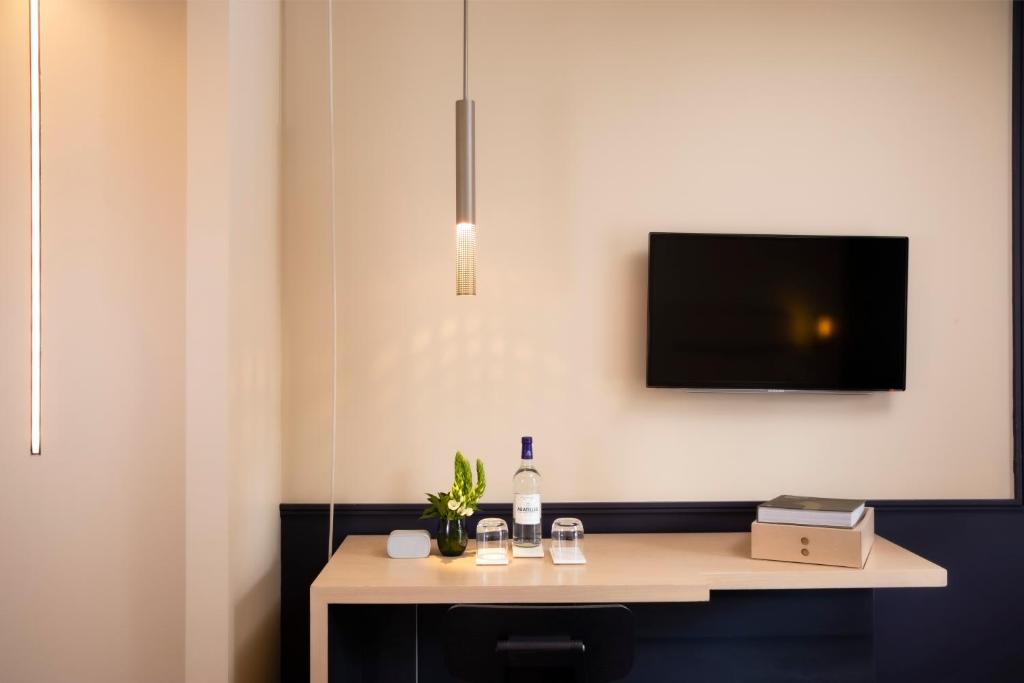 Superior Double Room - Image 7