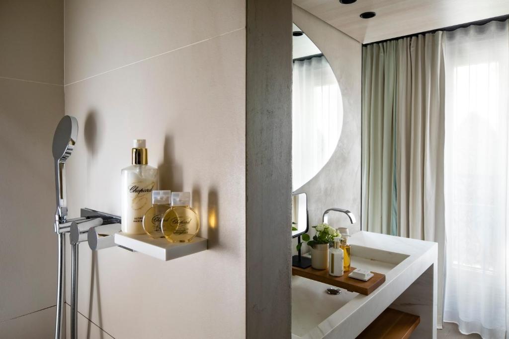 Superior Double Room - Image 8