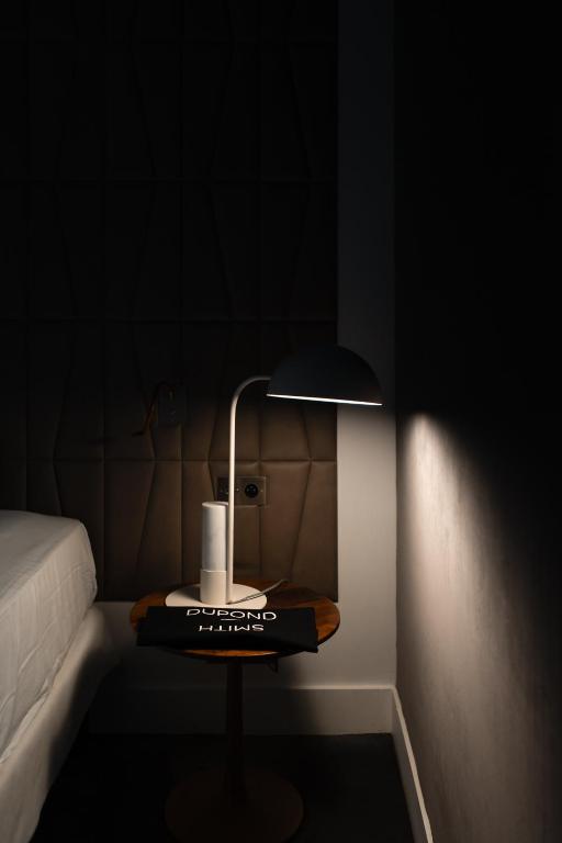 Deluxe King Room - Image 15