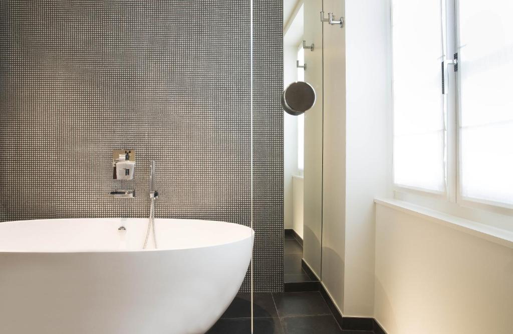 Suite - Image 15