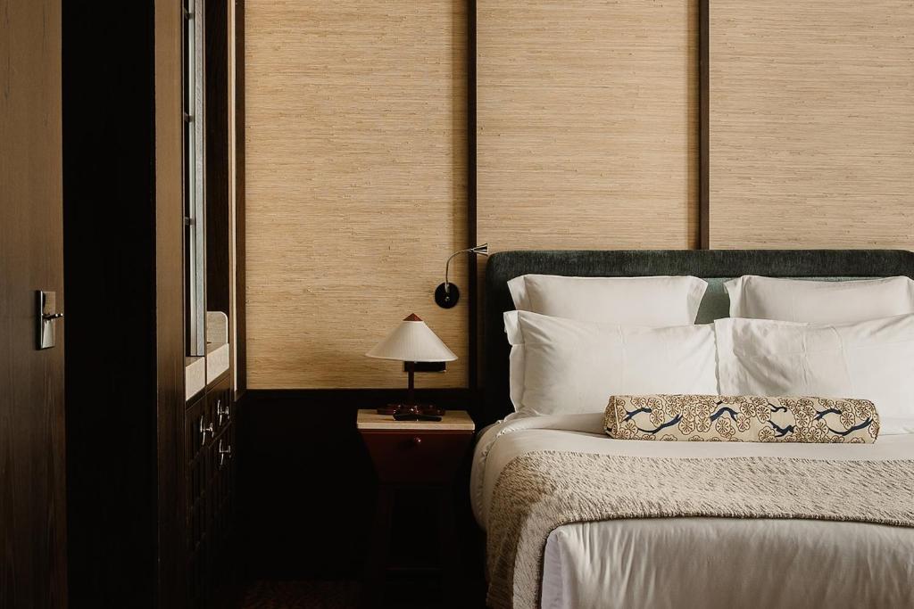 Deluxe Double Room with Balcony - Image 3