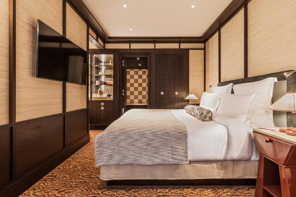 Deluxe Room - Image 2