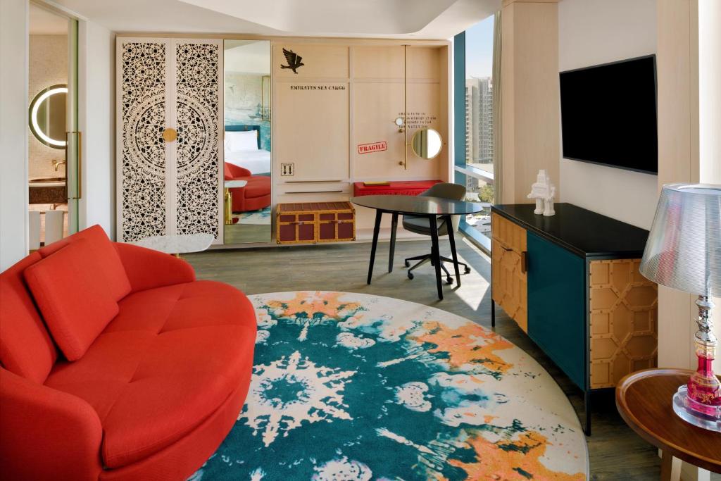 Junior King Suite Creek View - Image 2