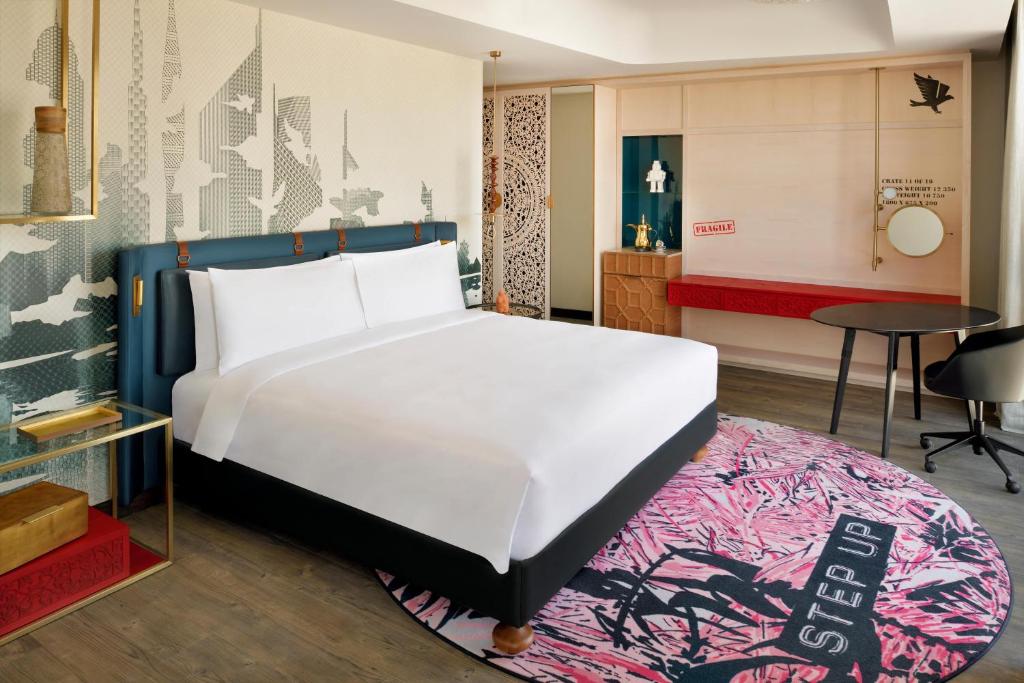 King Suite with Downtown View - Image 2