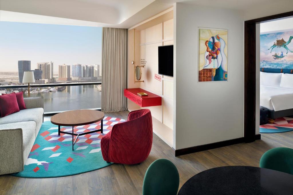 One-Bedroom Suite with Creek View and Sofa Bed - Image 1