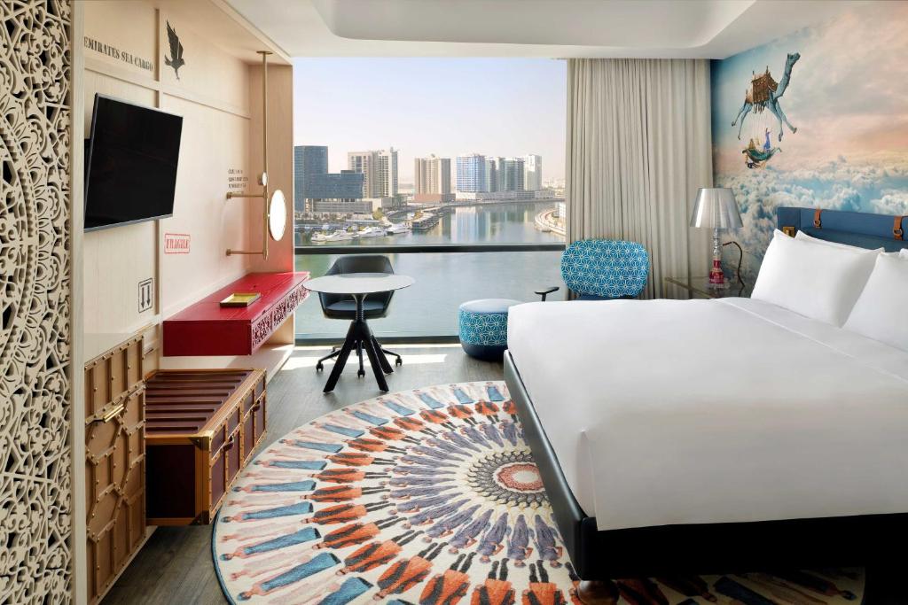 Premium King Toom with Creek View - Image 3