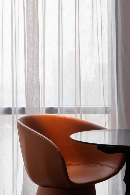 Standard Twin Room with City View - Image 2