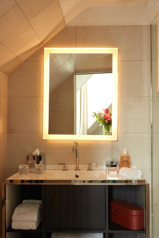 Superior Double Room - Image 8