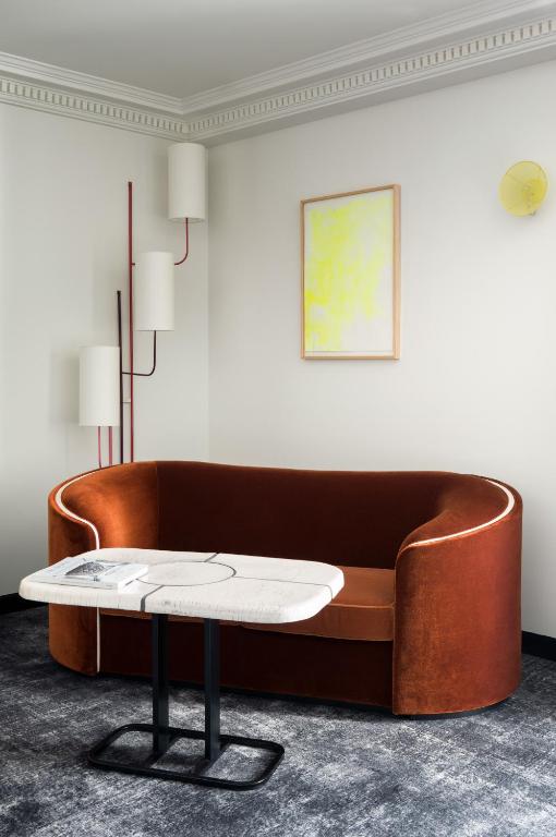 Deluxe King Room - Image 6