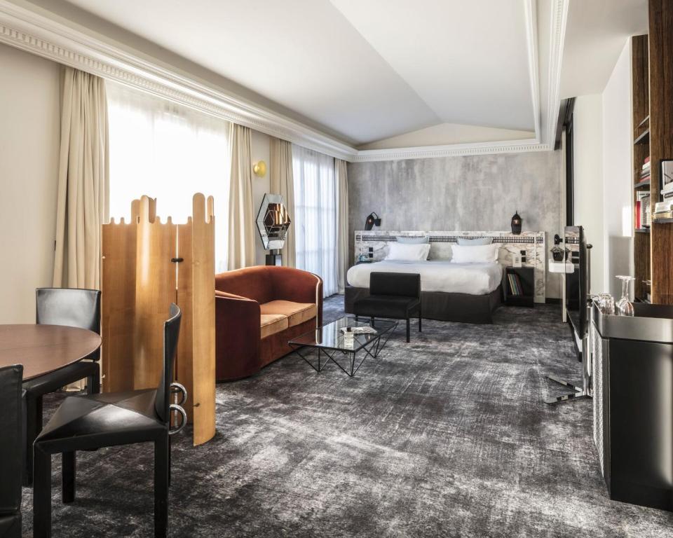 Suite with Balcony - Image 2