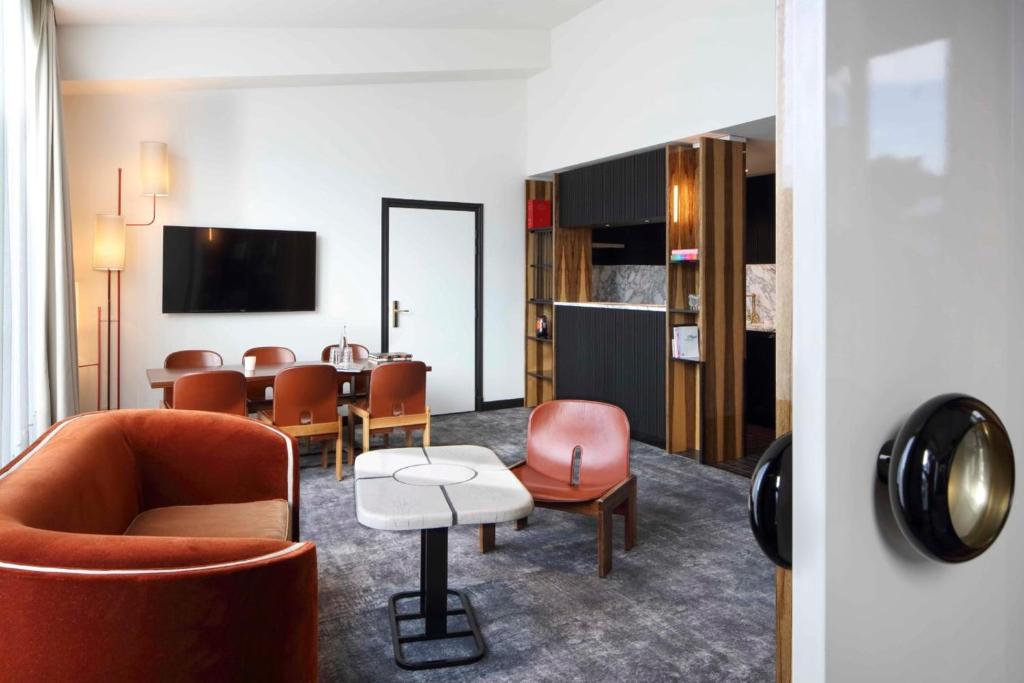 Suite with Terrace - Image 8
