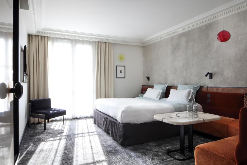 Superior Double Room - Image 4