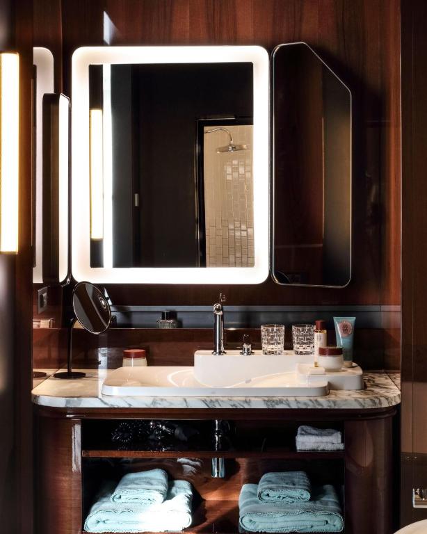Superior Double Room - Image 6