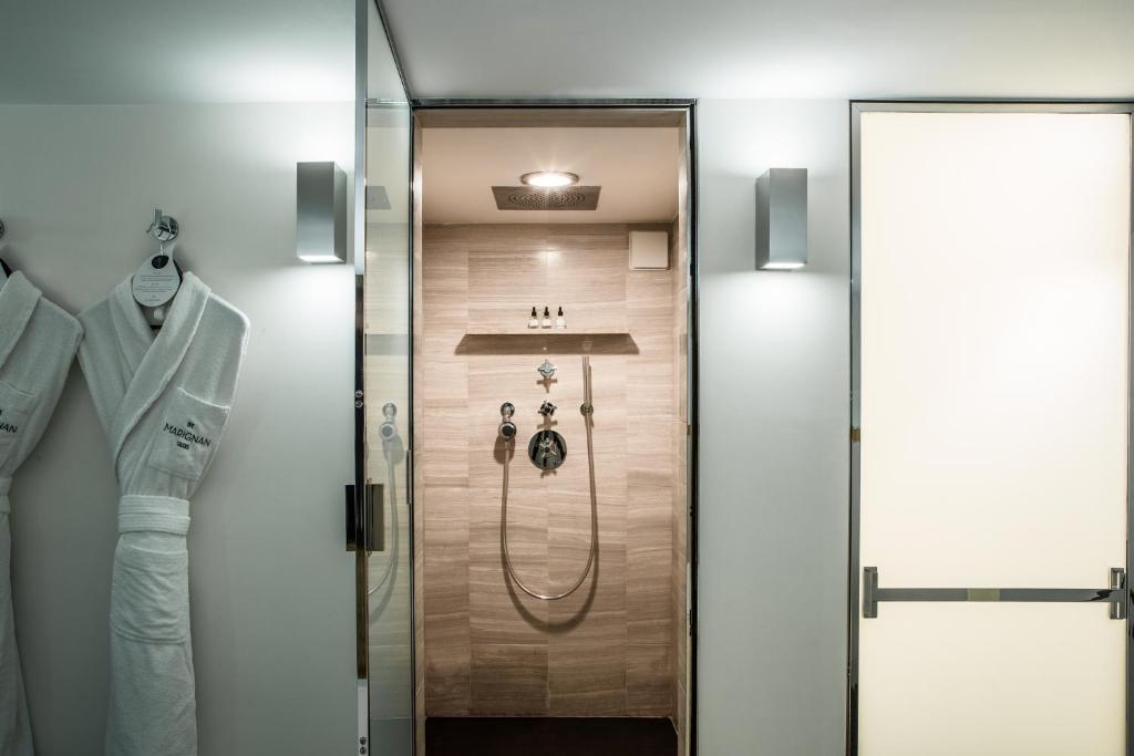 Deluxe Double Room - Image 1