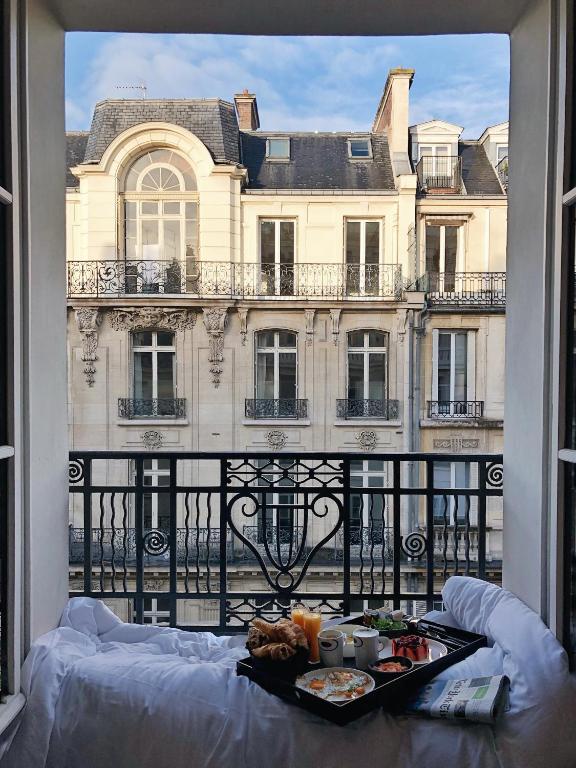 Eiffel Tower Prestige Double Room - Image 1