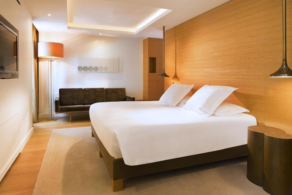 Eiffel Tower Prestige Double Room - Image 6