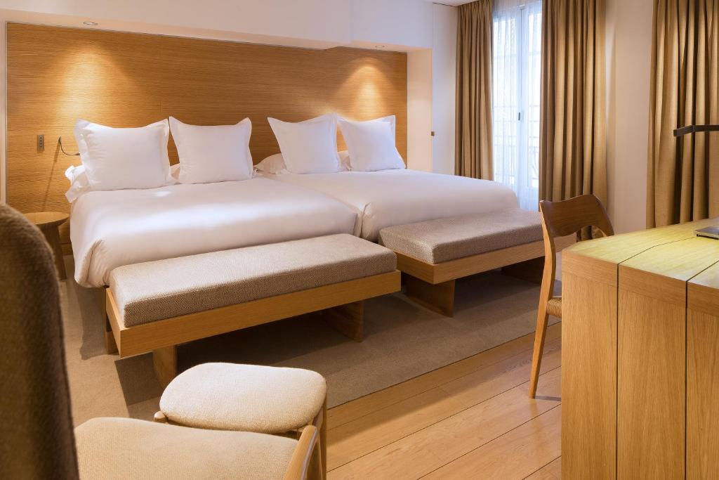 Family Room - Image 4