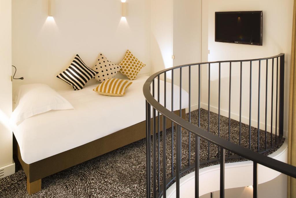 Family Room - Image 5