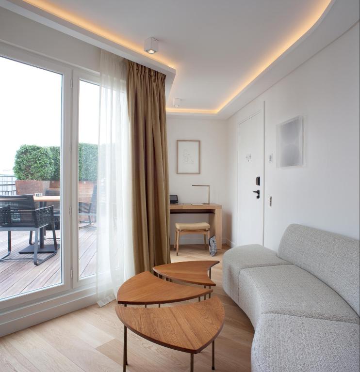 Junior Suite - Image 1