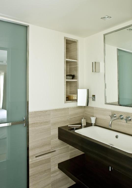 Premier Double or Twin Room - Image 2