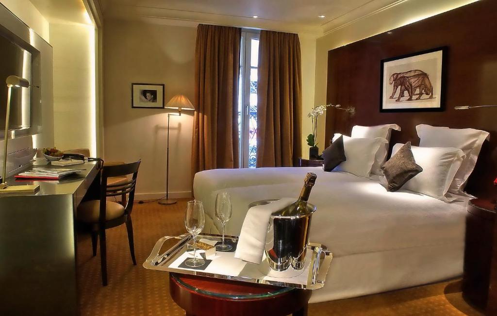 Classic Double Room with City View - Image 1