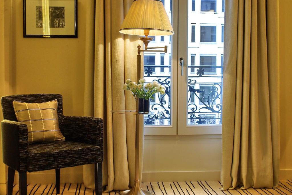 Classic Double Room with City View - Image 2