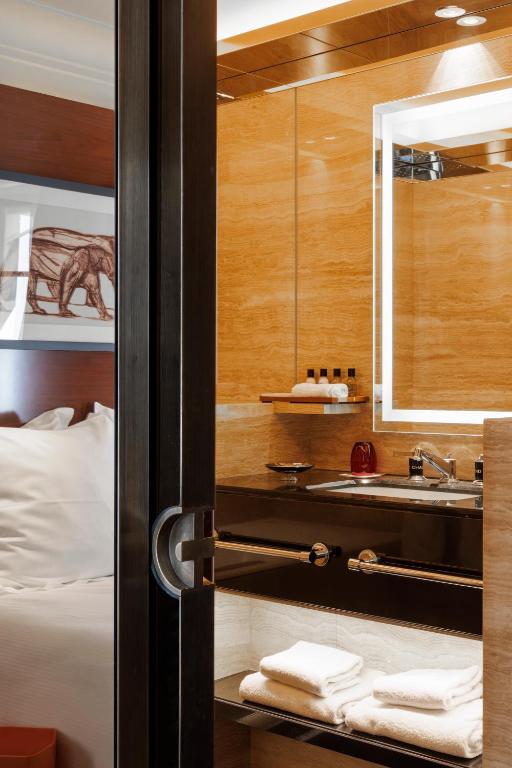 Classic Double Room - Image 4