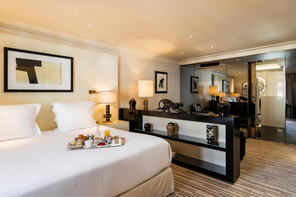 Junior Suite with City View - Image 4