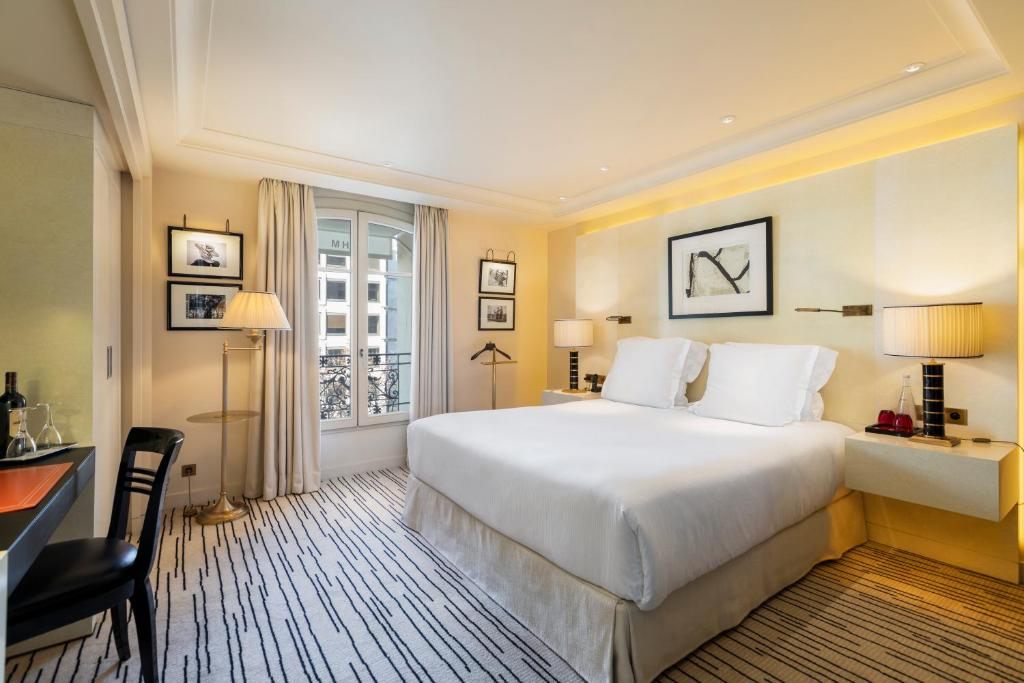 Suite with Terrace and City View - Image 2