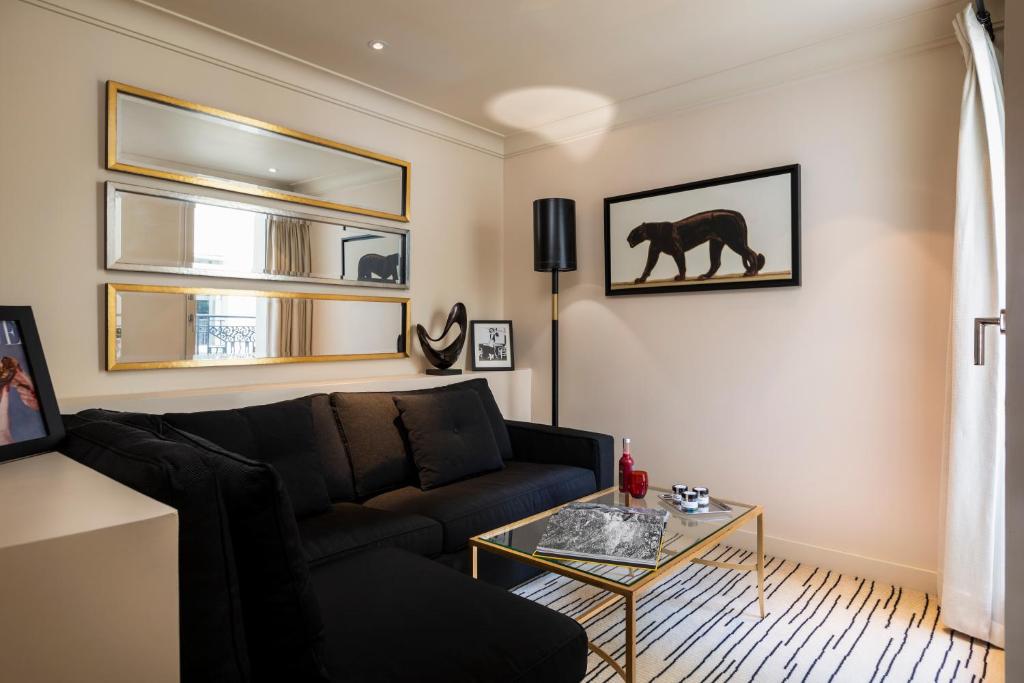 Suite with Terrace and City View - Image 4
