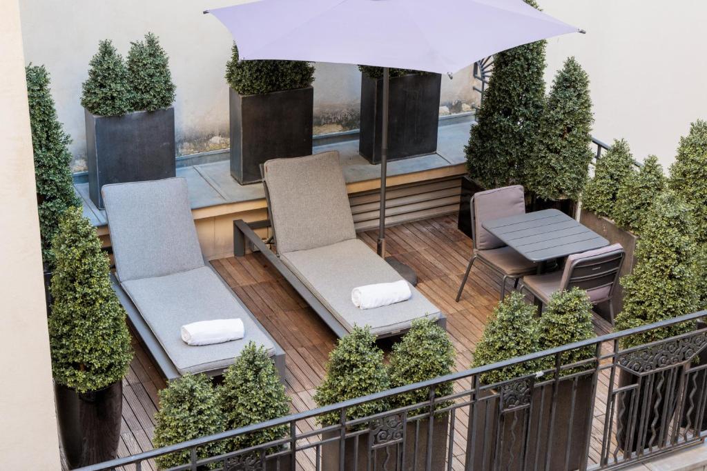Suite with Terrace and City View - Image 5