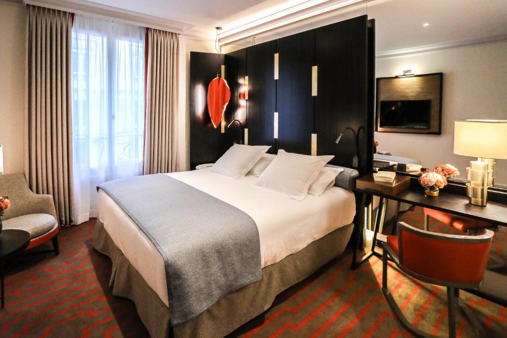 Deluxe Double Room - Image 7