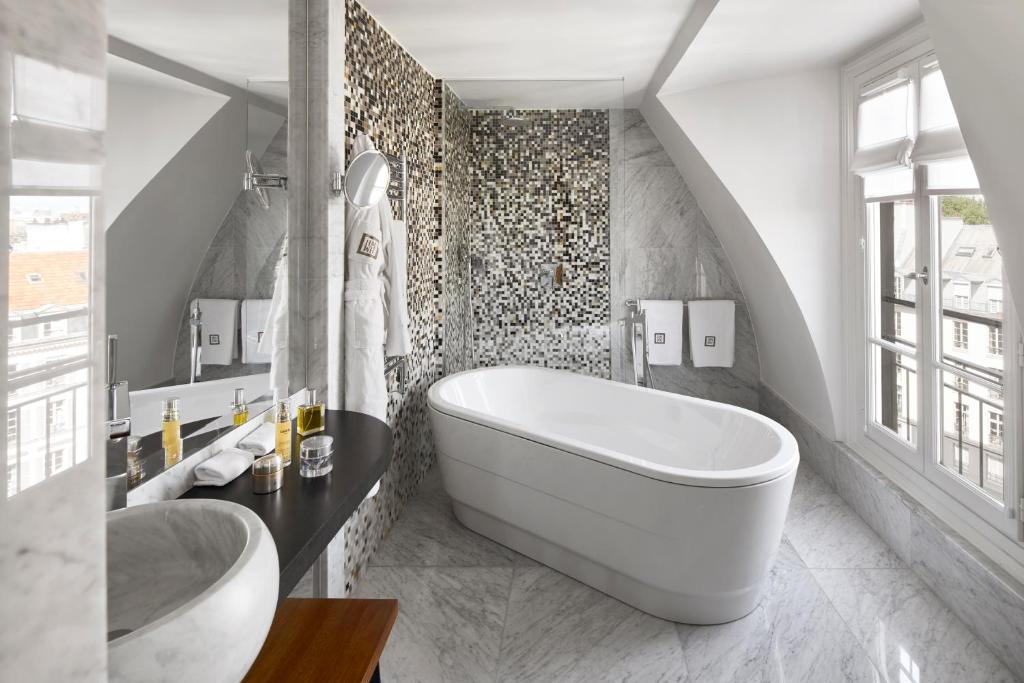 Junior Suite with Free Bottle of Champagne - Image 1